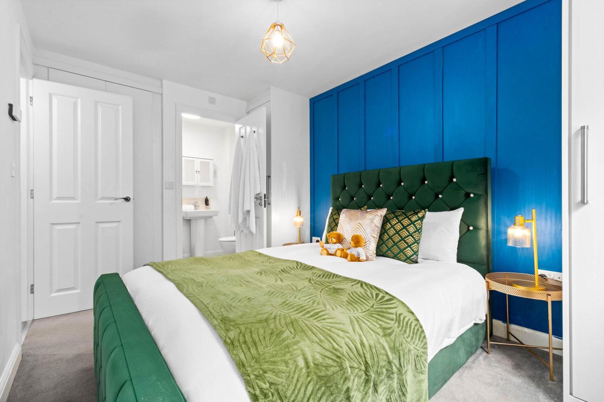 Lavish 3 Bedroom House With Ensuite And Parking By Azura Nights Birmingham Exterior foto